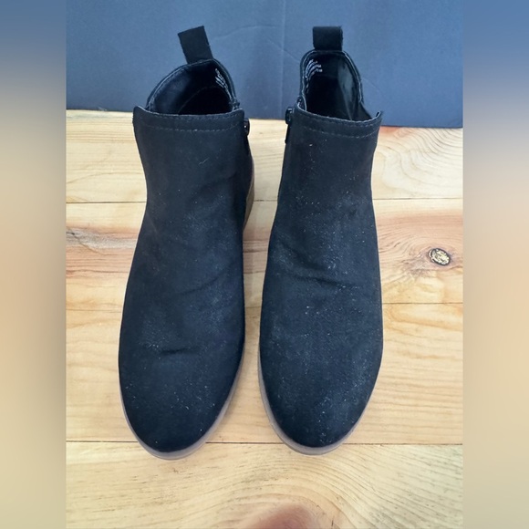 Time and True Women’s Stretch Ankle Round Toe Fall Faux Suede Memory Foam Boots - Picture 4 of 8